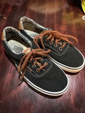 Vans Black Canvas Low-Top Sneakers with Brown Accents (men or women)